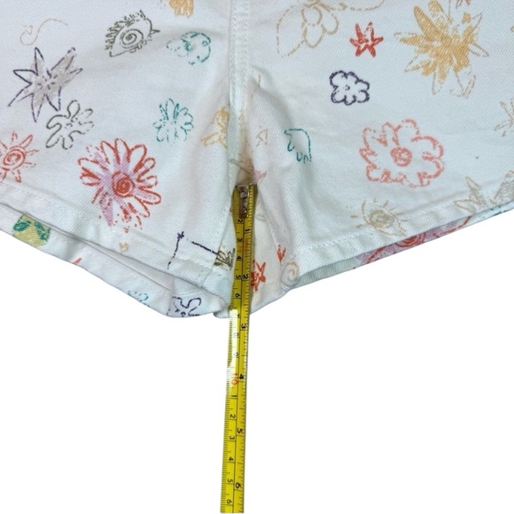 Woman’s Levi’s, Space Doodle Floral Print, High Waist Shorts - Picture 11 of 15